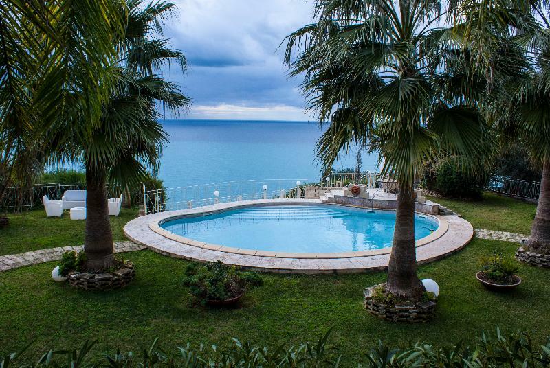 Caposperone Resort Palmi Exterior foto